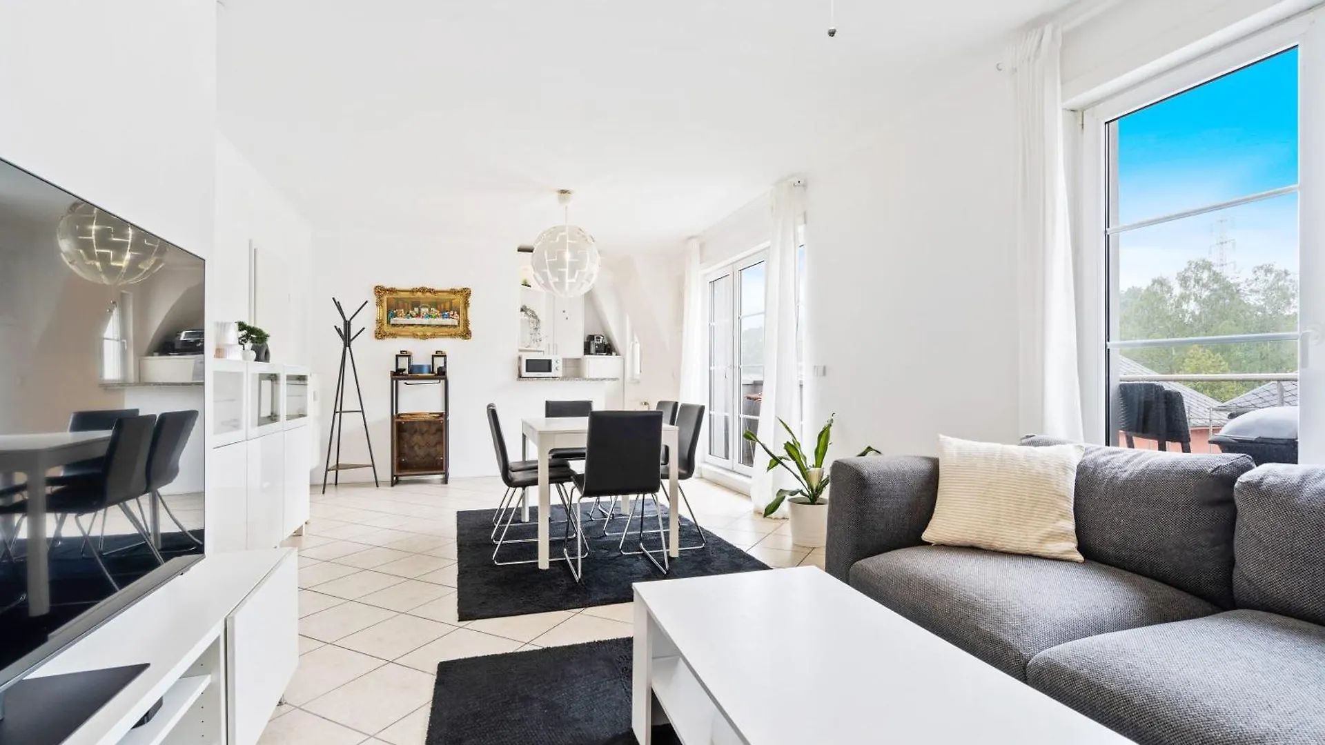 Modern 1Br Apt With Balcony & City View Sanem Apartment